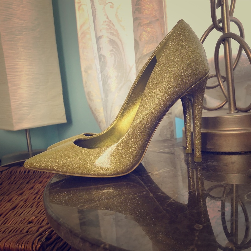 Women’s Gold Heels